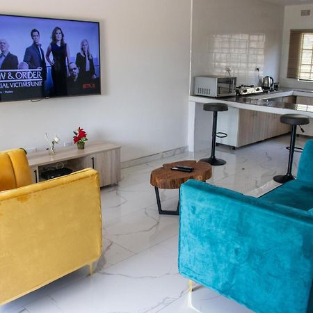 Lowin Suites-One-Bed Apartments 卢萨卡 外观 照片