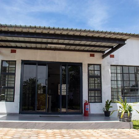 Lowin Suites-One-Bed Apartments 卢萨卡 外观 照片